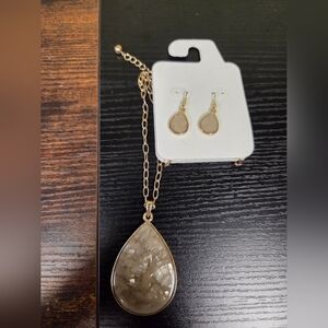 💖Kohl's KC Neutral Tone Pendant Necklace and Earrings Set